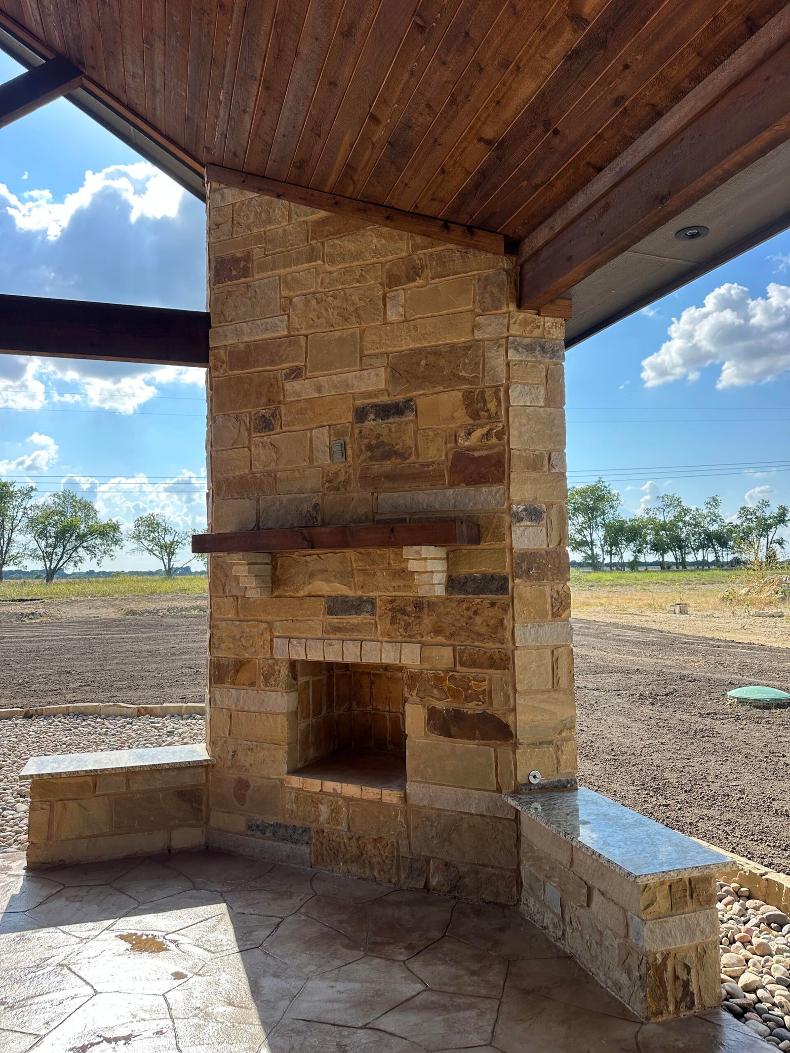 OUTDOOR & INTERIOR FIRE PLACES